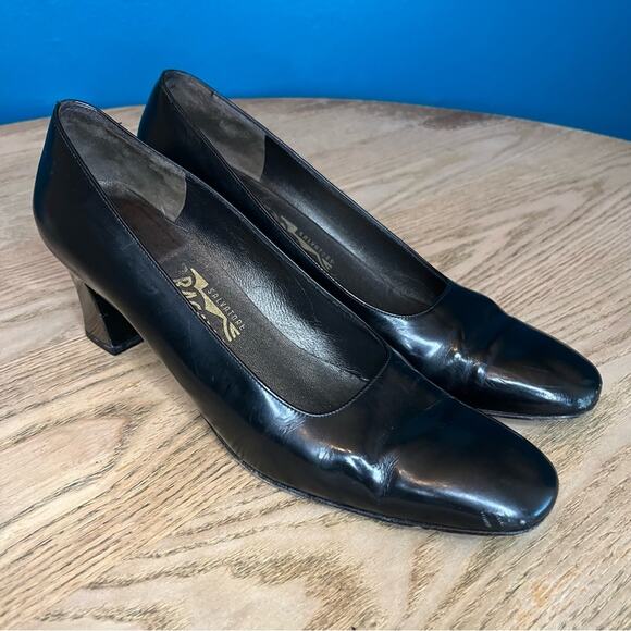 Salvatore Ferragamo Black Leather Pump Metallic Heel Size 8.5 Narrow - Picture 1 of 13